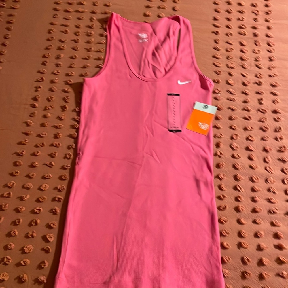 Nike women’s ribbed tank - size large